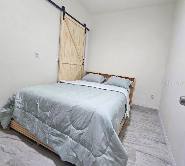 出租: $1,100 (1 贝兹, 1 浴室, 300 平方英尺)