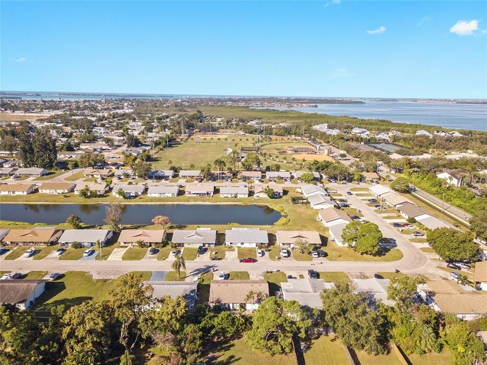 For Sale: $169,900 (2 beds, 2 baths, 1032 Square Feet)