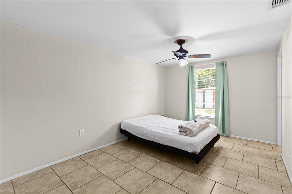 For Sale: $169,900 (2 beds, 2 baths, 1032 Square Feet)