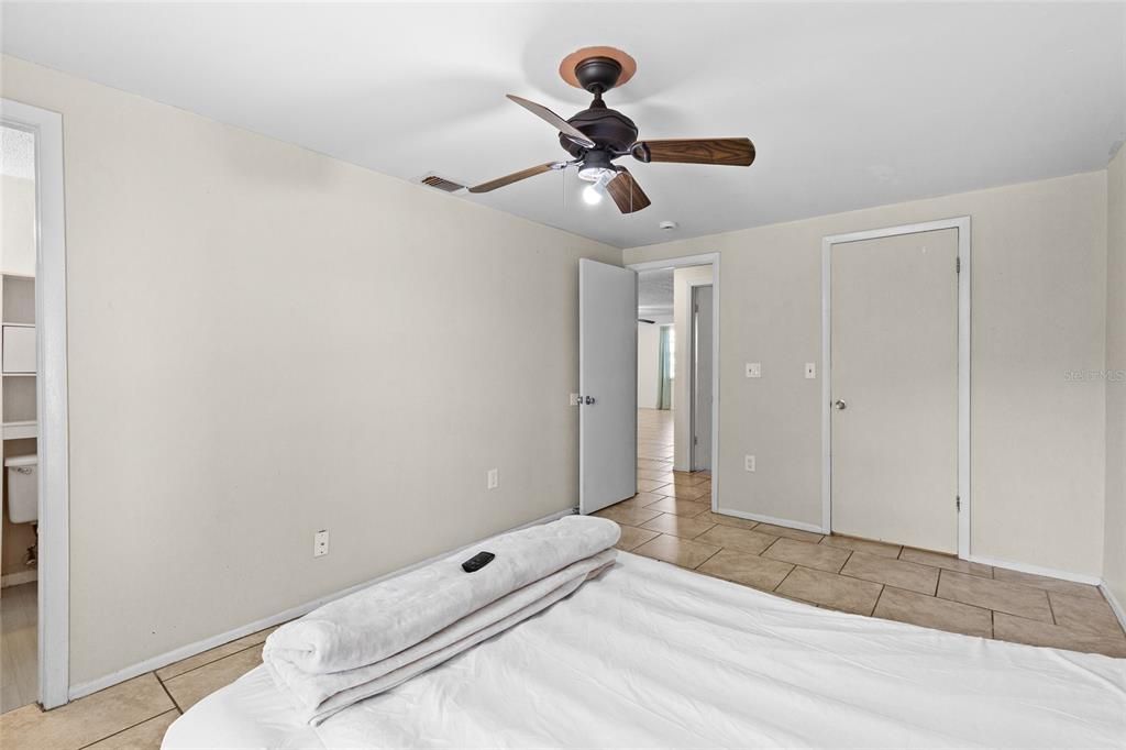 For Sale: $169,900 (2 beds, 2 baths, 1032 Square Feet)