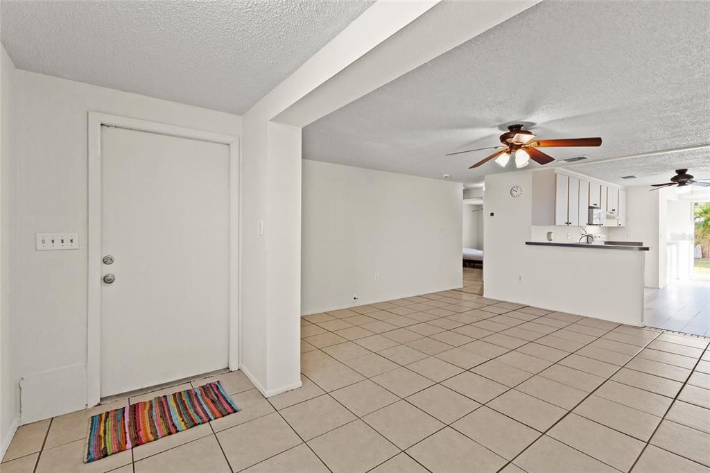 For Sale: $169,900 (2 beds, 2 baths, 1032 Square Feet)