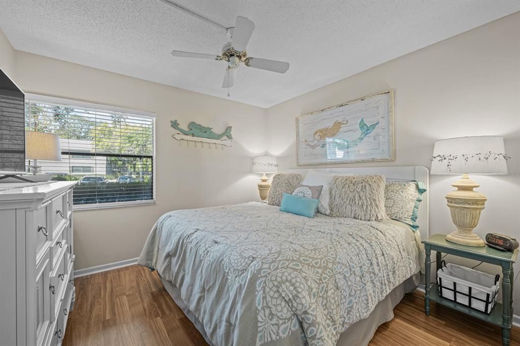 待售: $229,900 (2 贝兹, 2 浴室, 880 平方英尺)