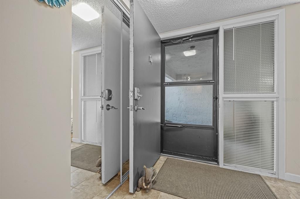 待售: $229,900 (2 贝兹, 2 浴室, 880 平方英尺)