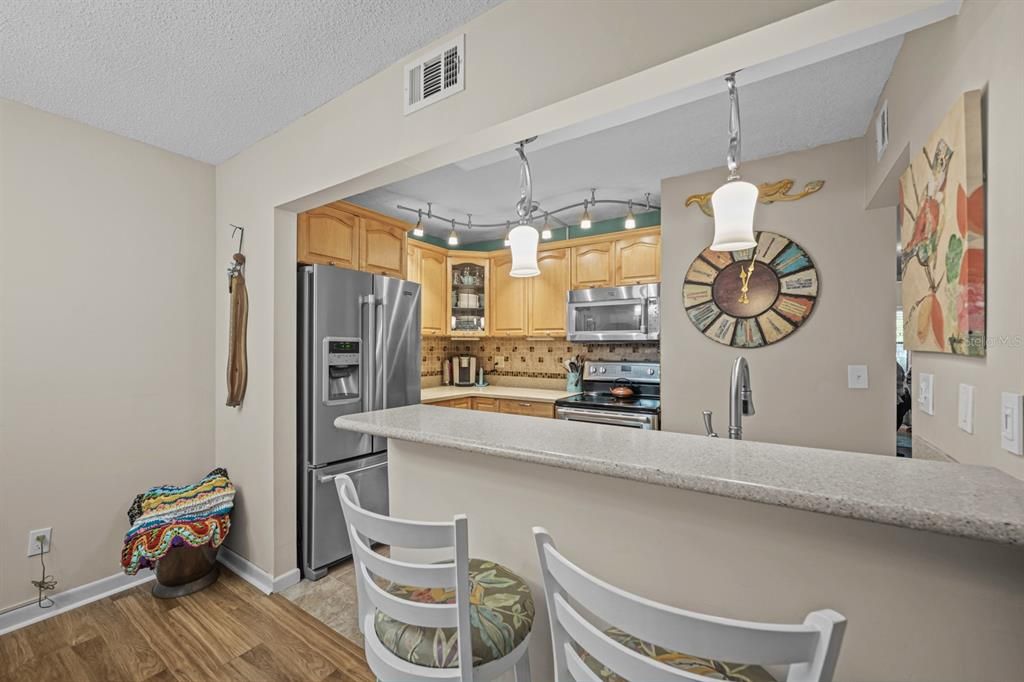 待售: $229,900 (2 贝兹, 2 浴室, 880 平方英尺)