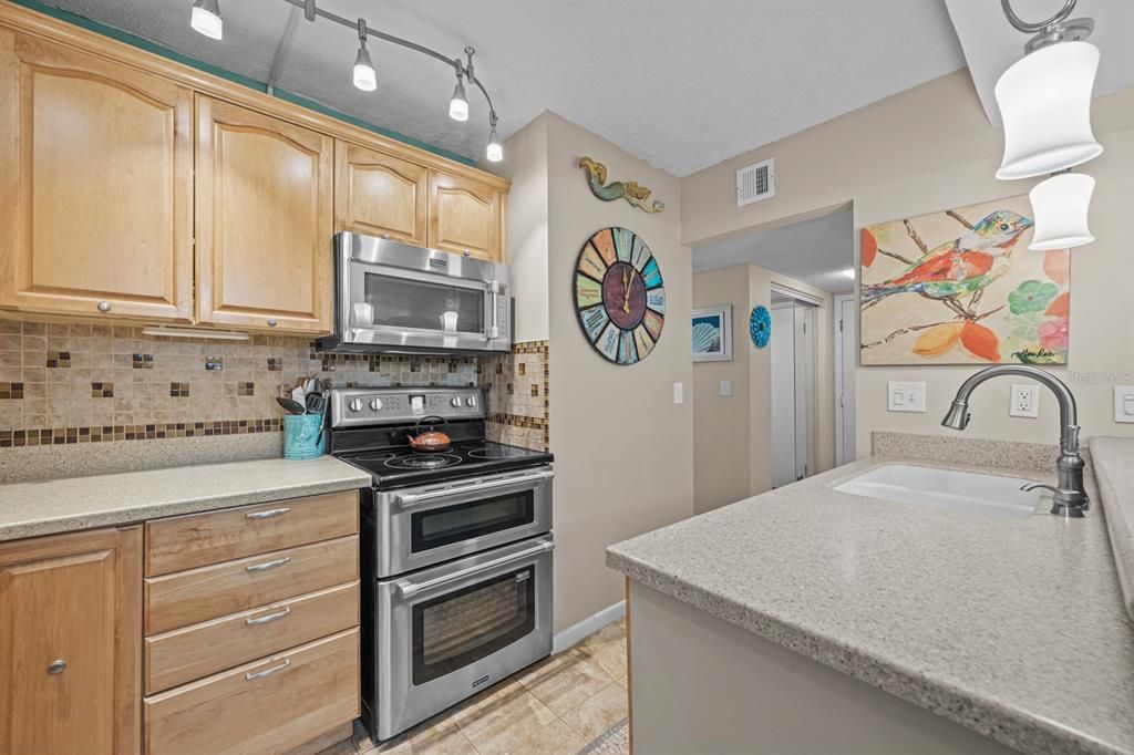 待售: $229,900 (2 贝兹, 2 浴室, 880 平方英尺)