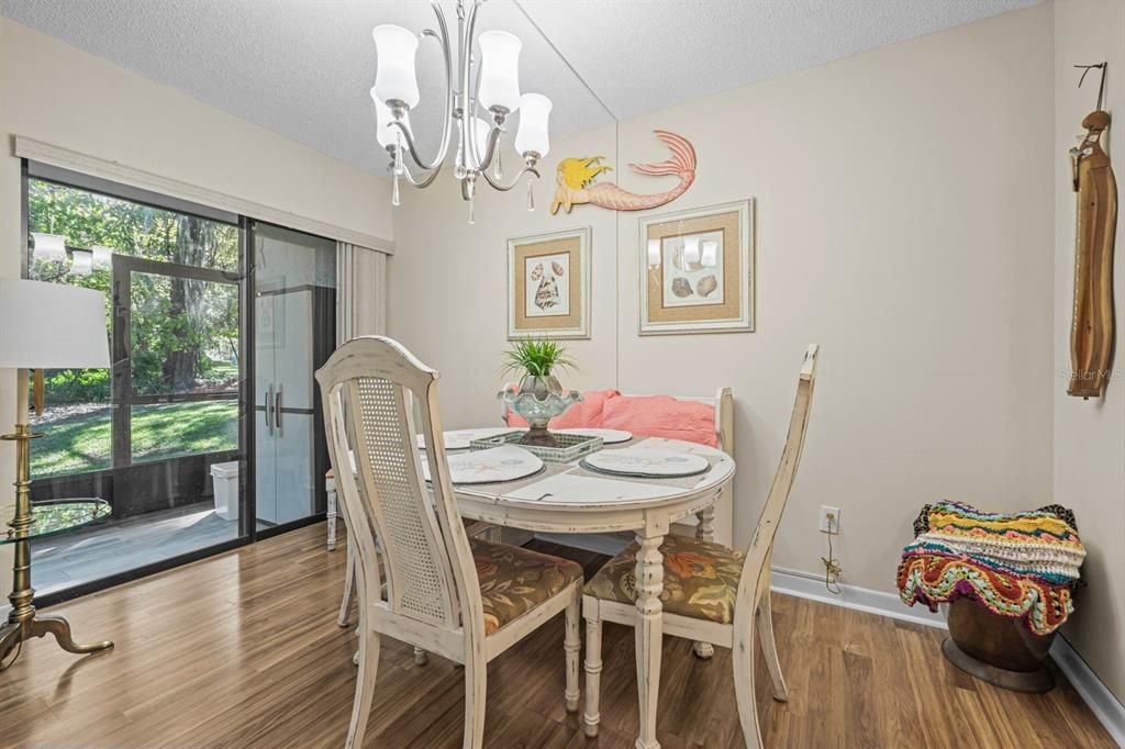 待售: $229,900 (2 贝兹, 2 浴室, 880 平方英尺)