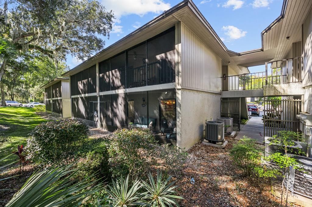 待售: $229,900 (2 贝兹, 2 浴室, 880 平方英尺)