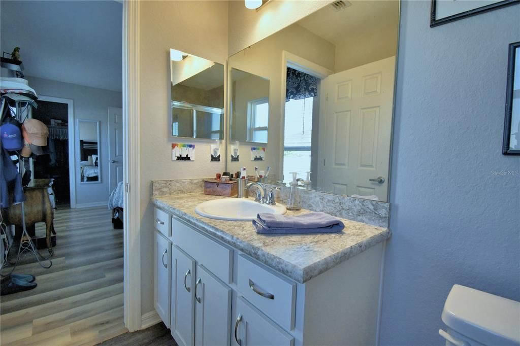 待售: $299,900 (3 贝兹, 2 浴室, 1435 平方英尺)