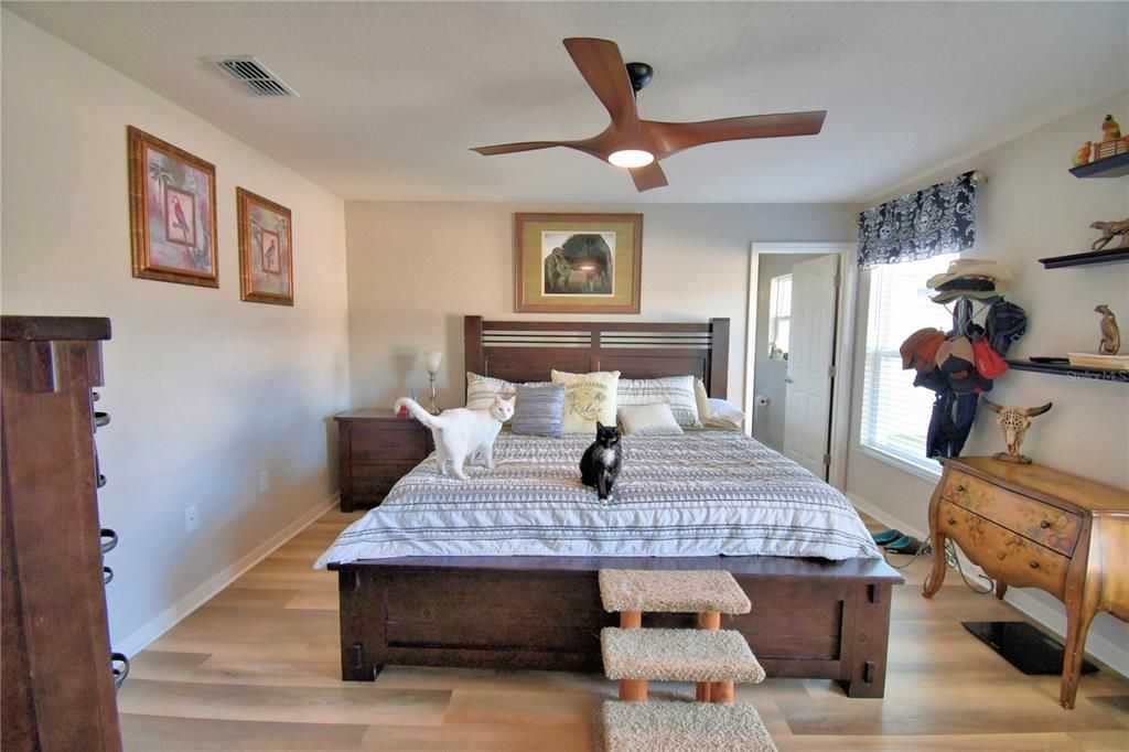 待售: $299,900 (3 贝兹, 2 浴室, 1435 平方英尺)