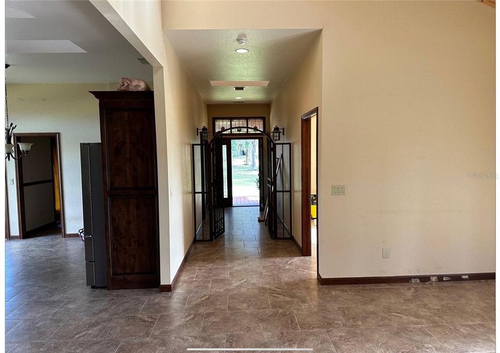 For Sale: $1,600,000 (3 beds, 2 baths, 1804 Square Feet)