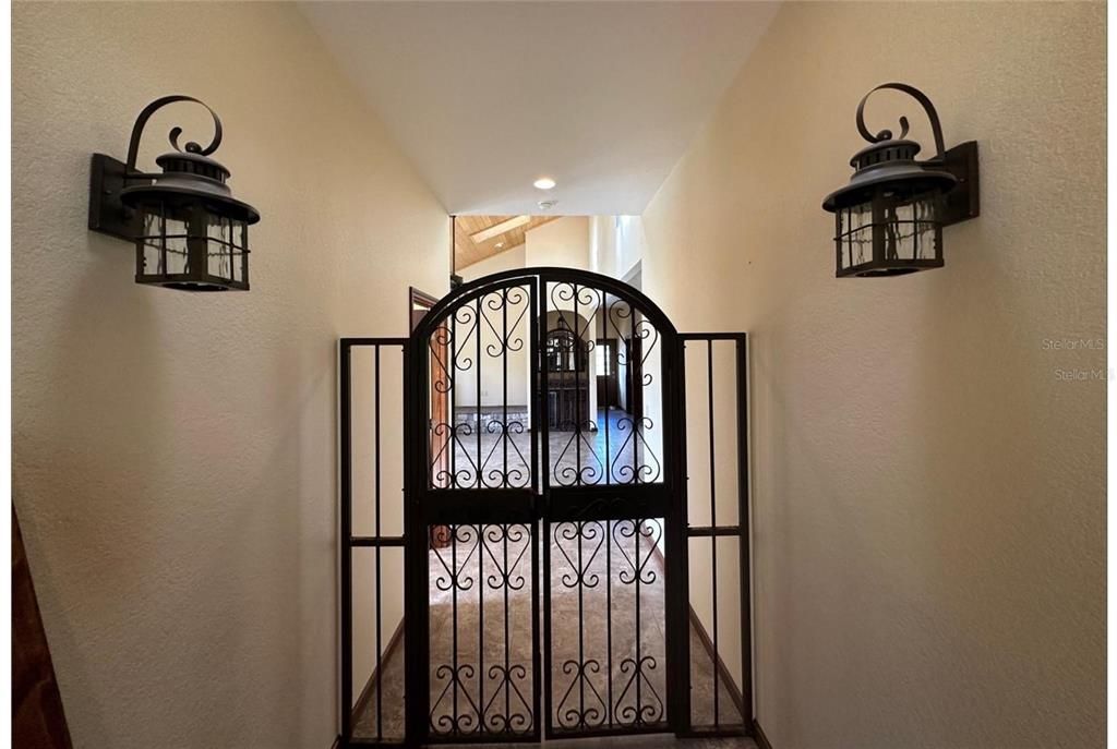 For Sale: $1,600,000 (3 beds, 2 baths, 1804 Square Feet)