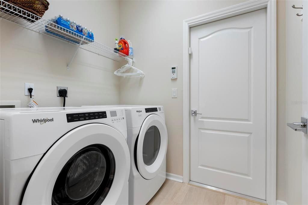 合同活跃: $400,000 (3 贝兹, 2 浴室, 1668 平方英尺)