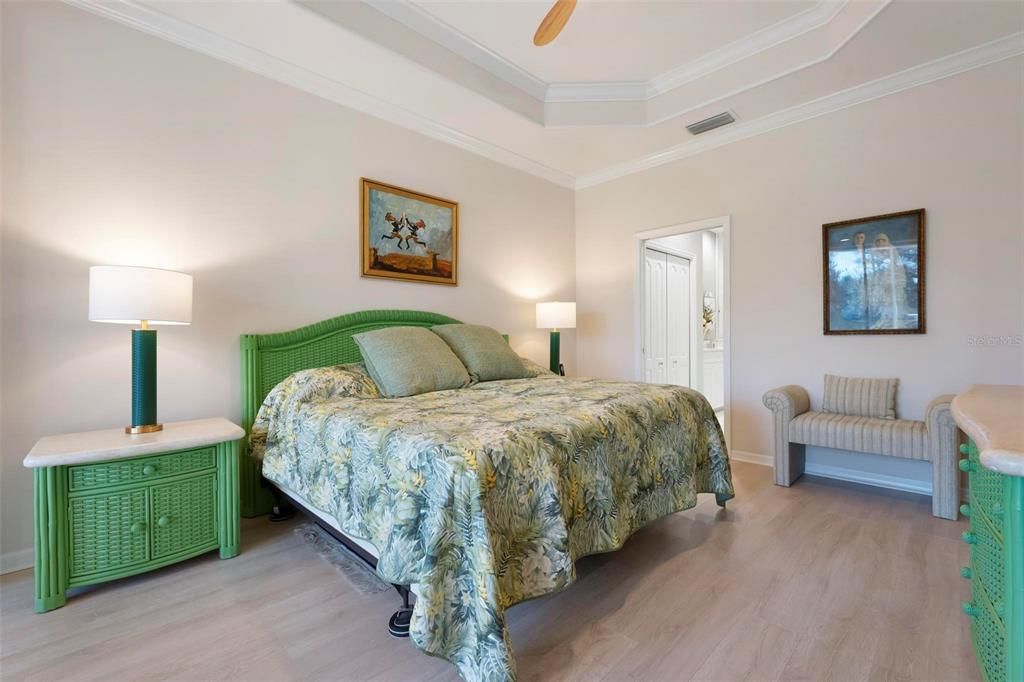 合同活跃: $400,000 (3 贝兹, 2 浴室, 1668 平方英尺)