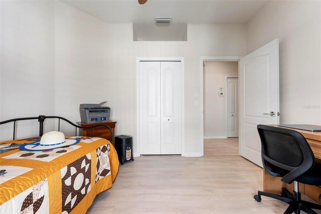 合同活跃: $400,000 (3 贝兹, 2 浴室, 1668 平方英尺)