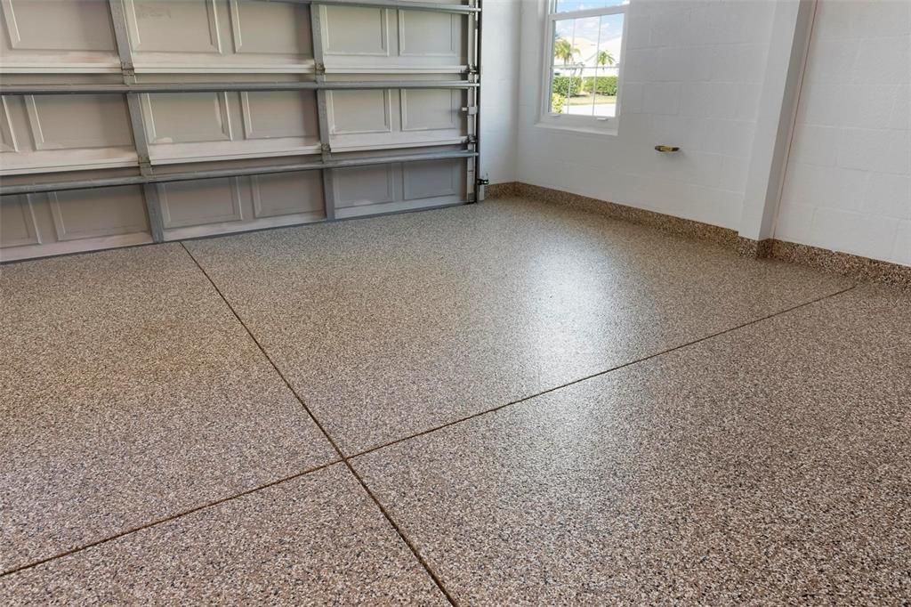 合同活跃: $400,000 (3 贝兹, 2 浴室, 1668 平方英尺)