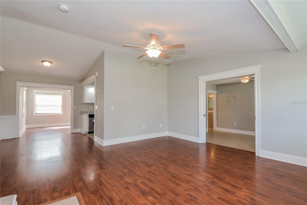 出租: $2,450 (4 贝兹, 2 浴室, 1724 平方英尺)