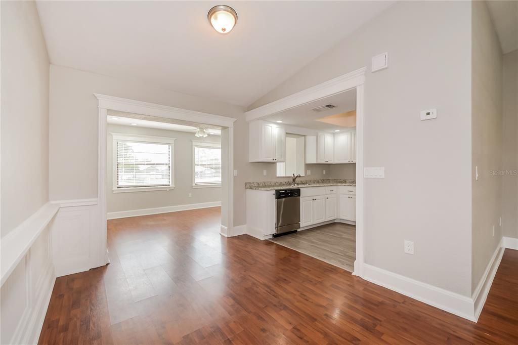 出租: $2,450 (4 贝兹, 2 浴室, 1724 平方英尺)