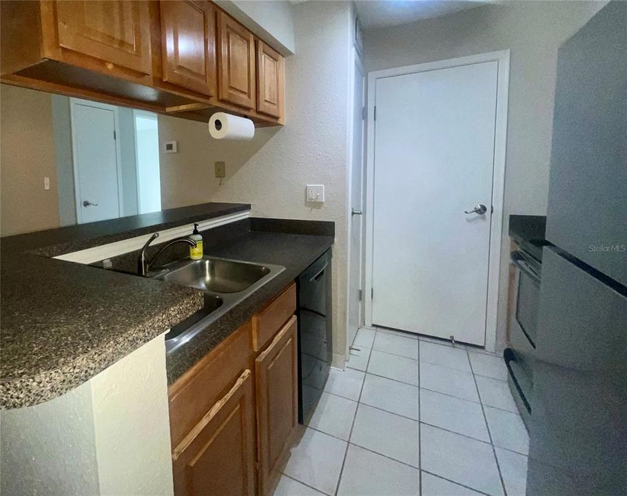 For Rent: $1,600 (2 beds, 1 baths, 800 Square Feet)