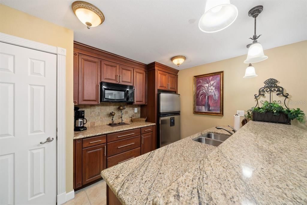 For Rent: $1,600 (2 beds, 1 baths, 800 Square Feet)