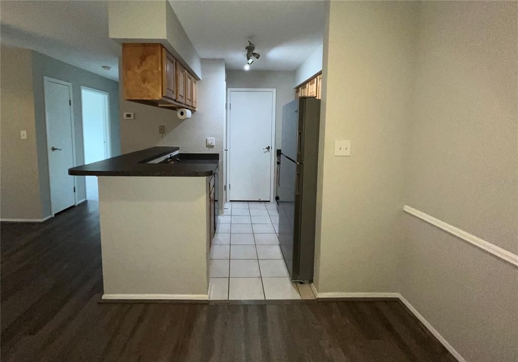 For Rent: $1,600 (2 beds, 1 baths, 800 Square Feet)