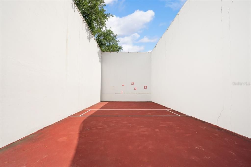 For Rent: $1,600 (2 beds, 1 baths, 800 Square Feet)