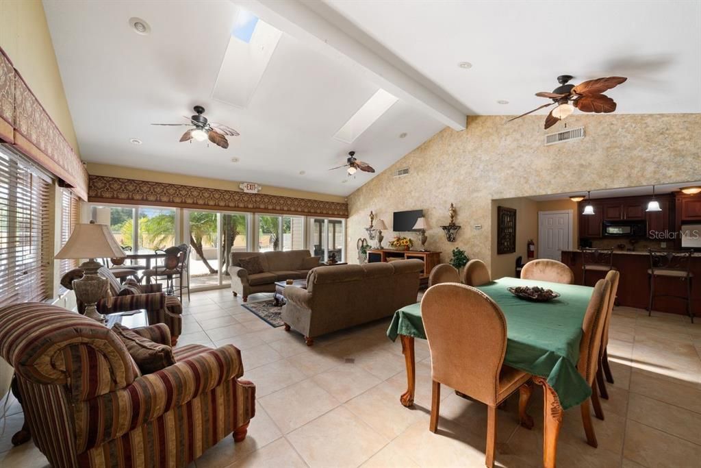 For Rent: $1,600 (2 beds, 1 baths, 800 Square Feet)