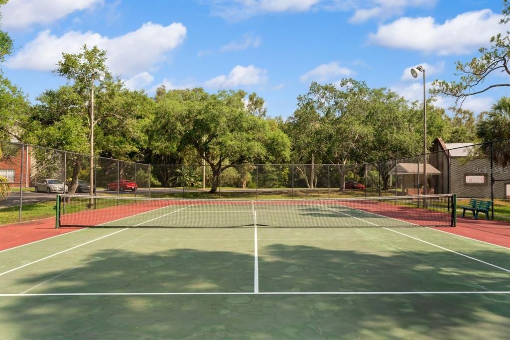 For Rent: $1,600 (2 beds, 1 baths, 800 Square Feet)