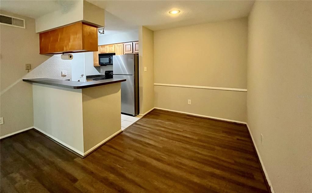 For Rent: $1,600 (2 beds, 1 baths, 800 Square Feet)