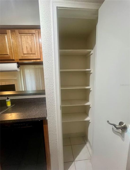 For Rent: $1,600 (2 beds, 1 baths, 800 Square Feet)