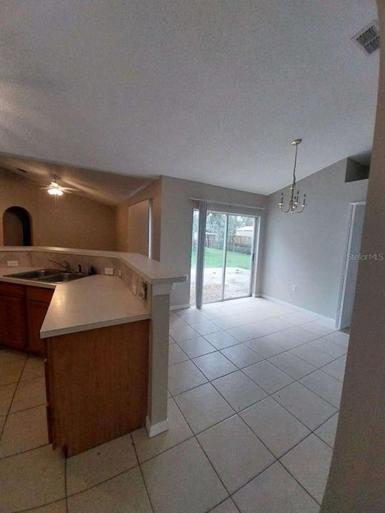 For Rent: $2,000 (4 beds, 2 baths, 1728 Square Feet)