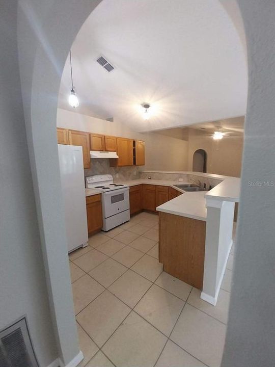 For Rent: $2,000 (4 beds, 2 baths, 1728 Square Feet)