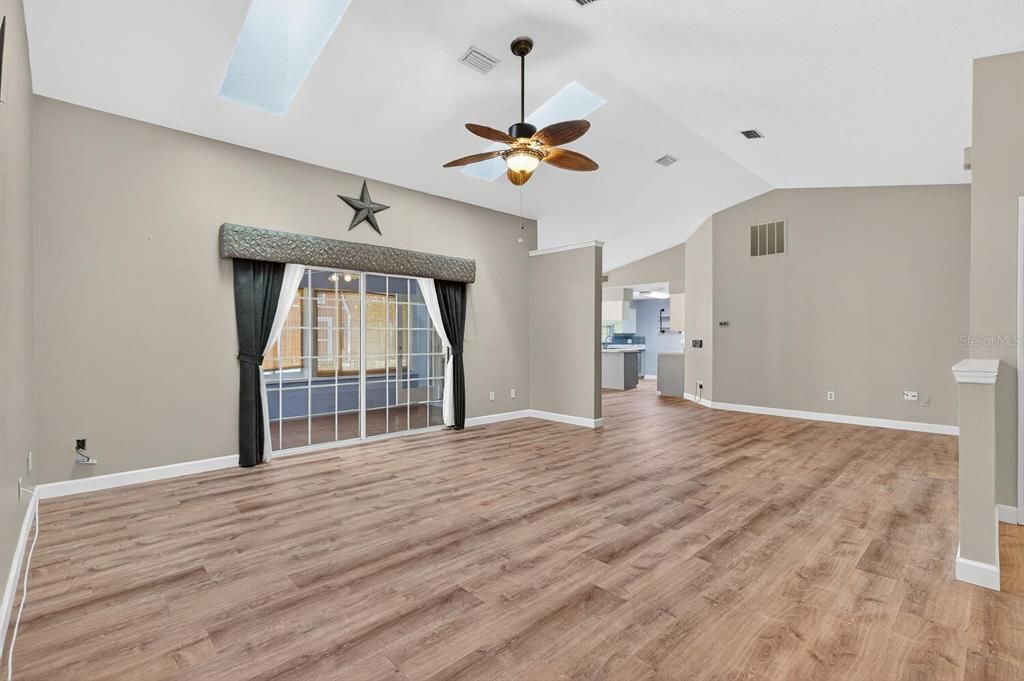 En Venta: $314,900 (3 camas, 2 baños, 1962 Pies cuadrados)