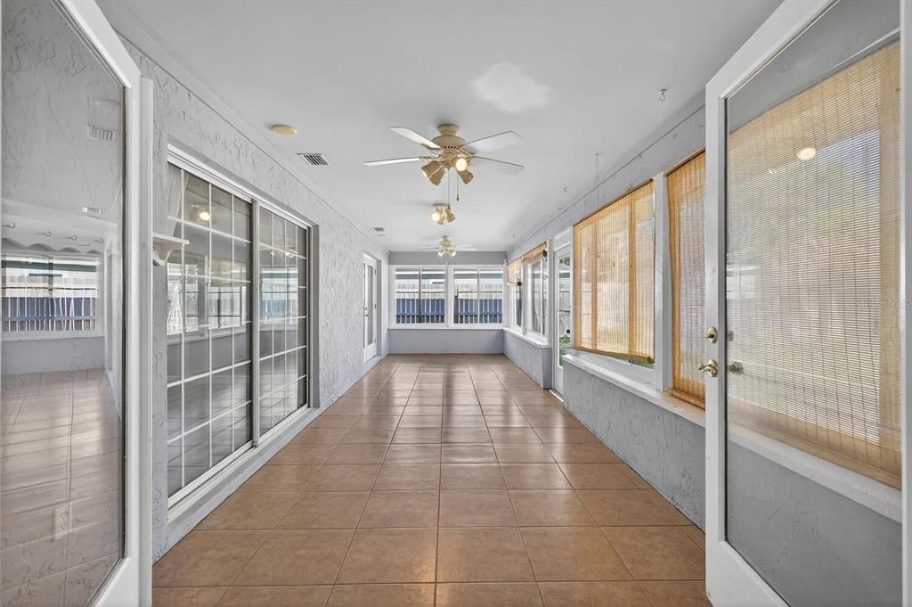 En Venta: $314,900 (3 camas, 2 baños, 1962 Pies cuadrados)