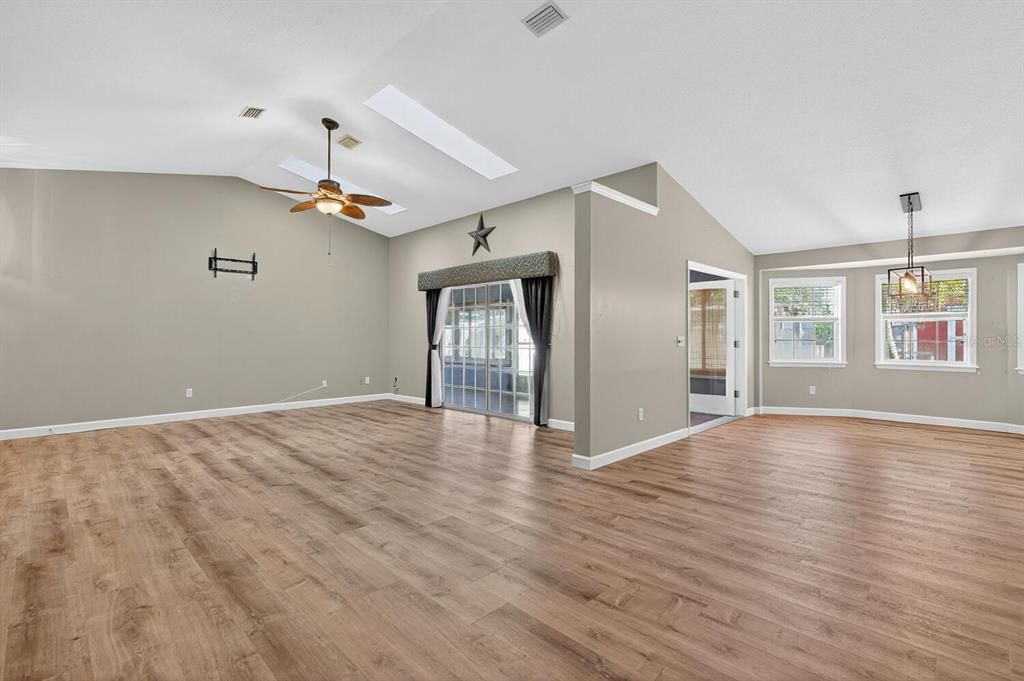 En Venta: $314,900 (3 camas, 2 baños, 1962 Pies cuadrados)