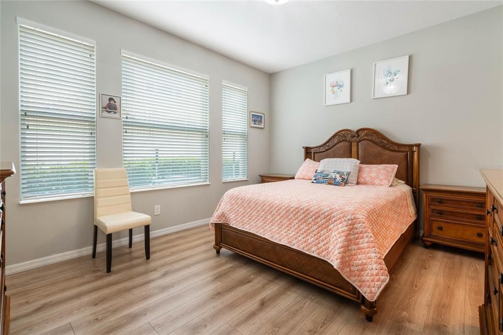 待售: $399,900 (4 贝兹, 2 浴室, 2056 平方英尺)