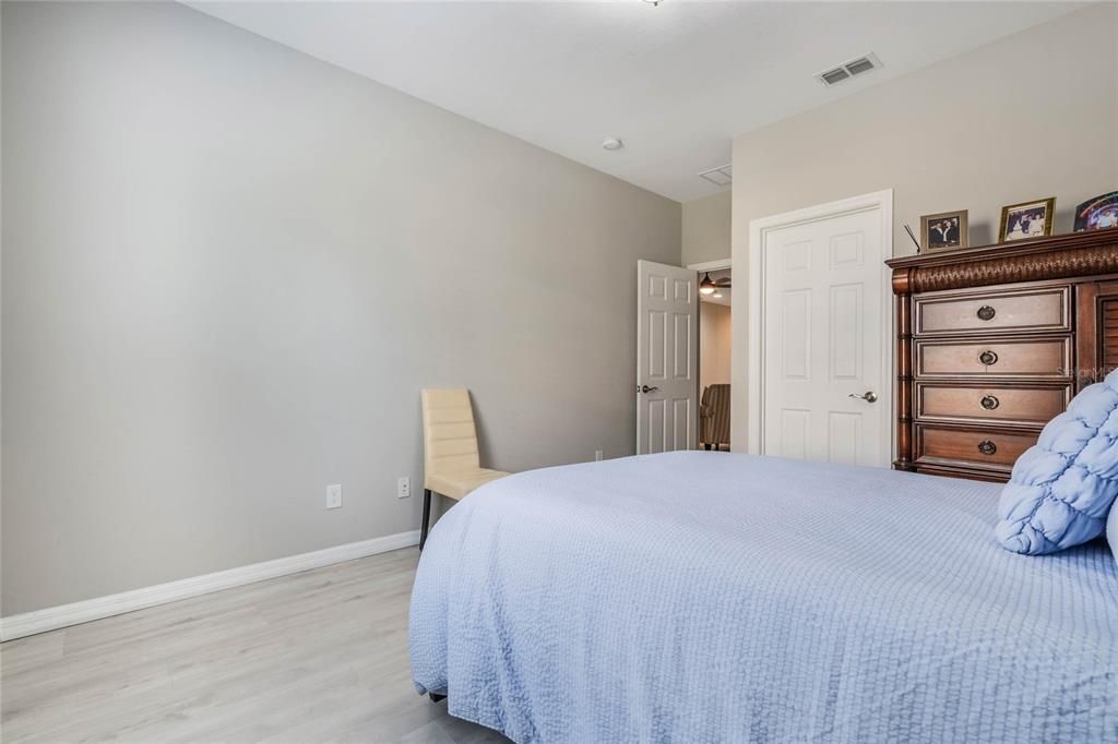 待售: $399,900 (4 贝兹, 2 浴室, 2056 平方英尺)