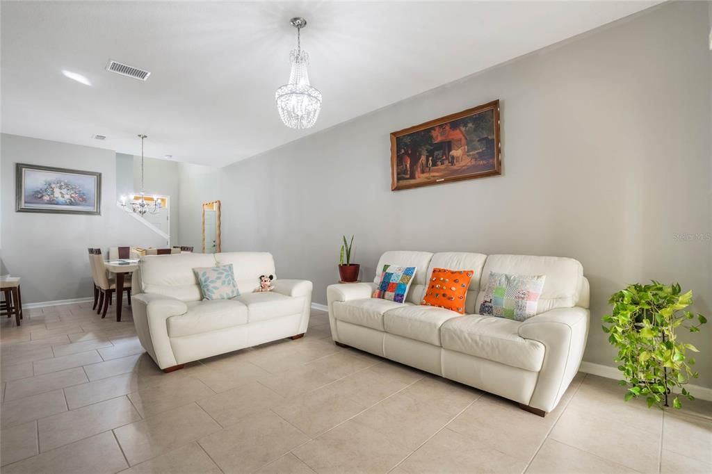 待售: $399,900 (4 贝兹, 2 浴室, 2056 平方英尺)