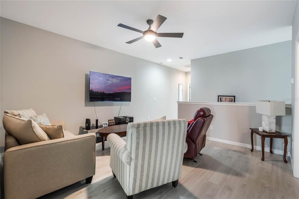 待售: $399,900 (4 贝兹, 2 浴室, 2056 平方英尺)