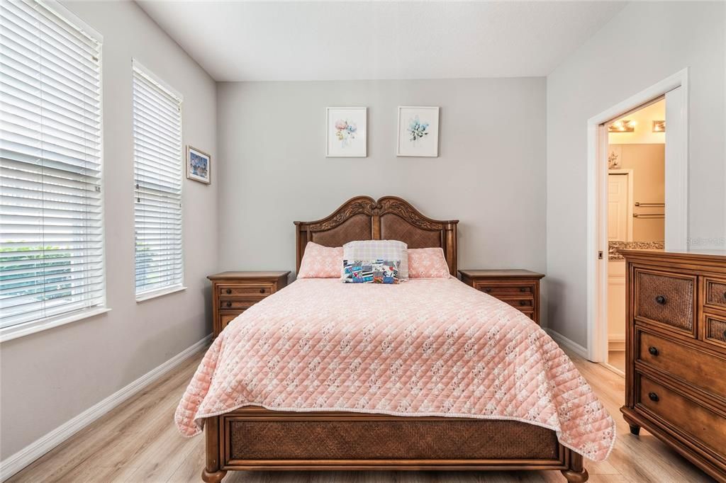 待售: $399,900 (4 贝兹, 2 浴室, 2056 平方英尺)