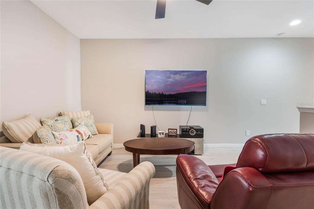 待售: $399,900 (4 贝兹, 2 浴室, 2056 平方英尺)