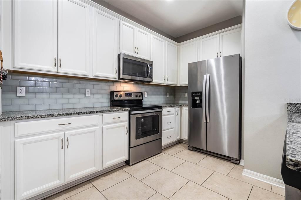 待售: $399,900 (4 贝兹, 2 浴室, 2056 平方英尺)