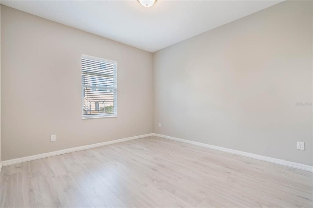 待售: $399,900 (4 贝兹, 2 浴室, 2056 平方英尺)