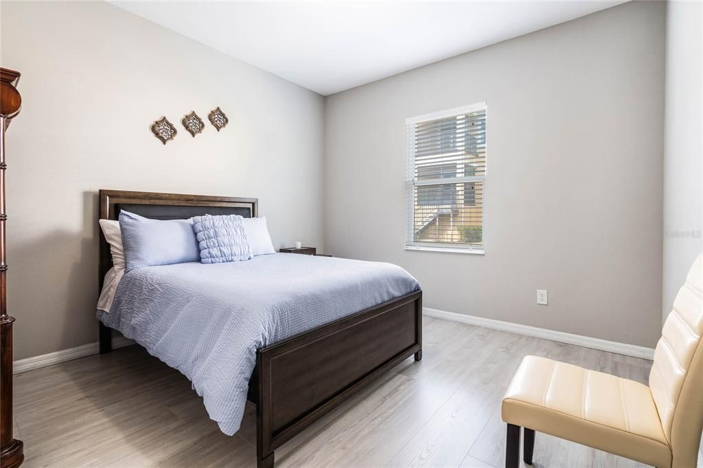 待售: $399,900 (4 贝兹, 2 浴室, 2056 平方英尺)