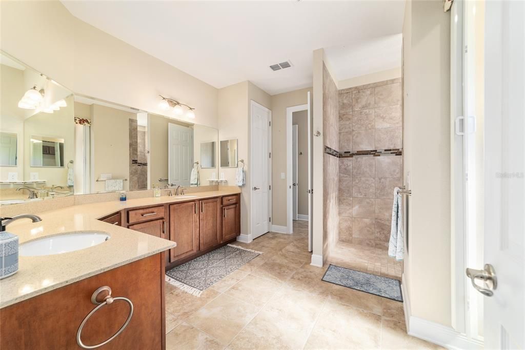 For Sale: $575,000 (3 beds, 2 baths, 2659 Square Feet)