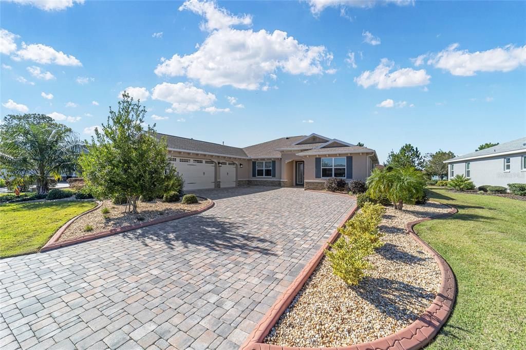 For Sale: $575,000 (3 beds, 2 baths, 2659 Square Feet)