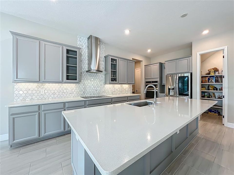 На продажу: $925,000 (5 спален, 4 ванн, 4034 Квадратных фут)