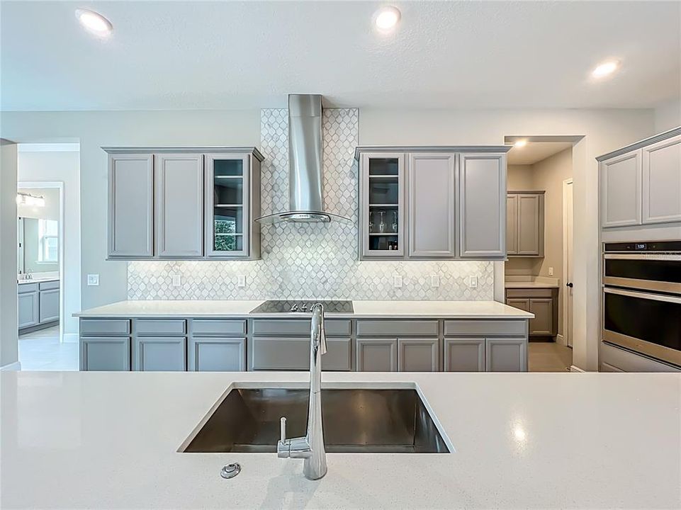 На продажу: $925,000 (5 спален, 4 ванн, 4034 Квадратных фут)