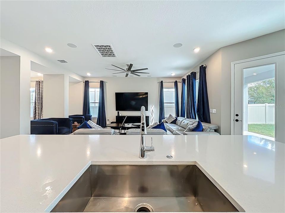 На продажу: $925,000 (5 спален, 4 ванн, 4034 Квадратных фут)