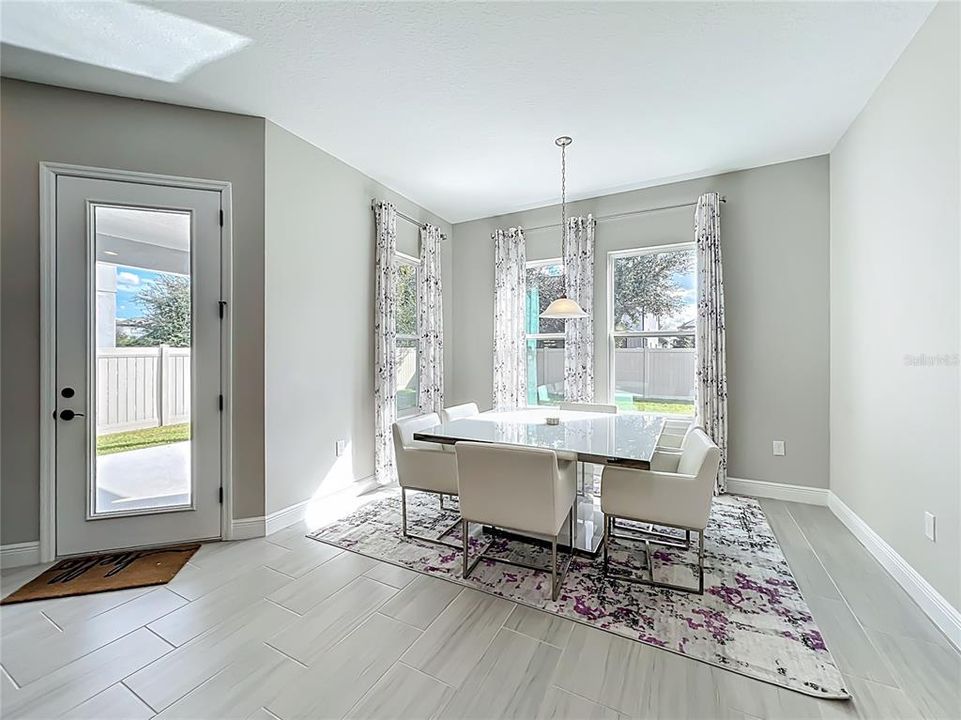 На продажу: $925,000 (5 спален, 4 ванн, 4034 Квадратных фут)