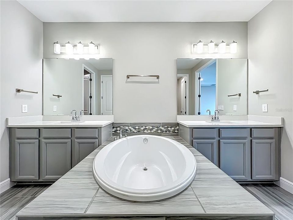 На продажу: $925,000 (5 спален, 4 ванн, 4034 Квадратных фут)